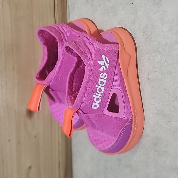 Girls Shoes Adidas 360 Sandals Size 5.5  NWOT - Picture 6 of 8